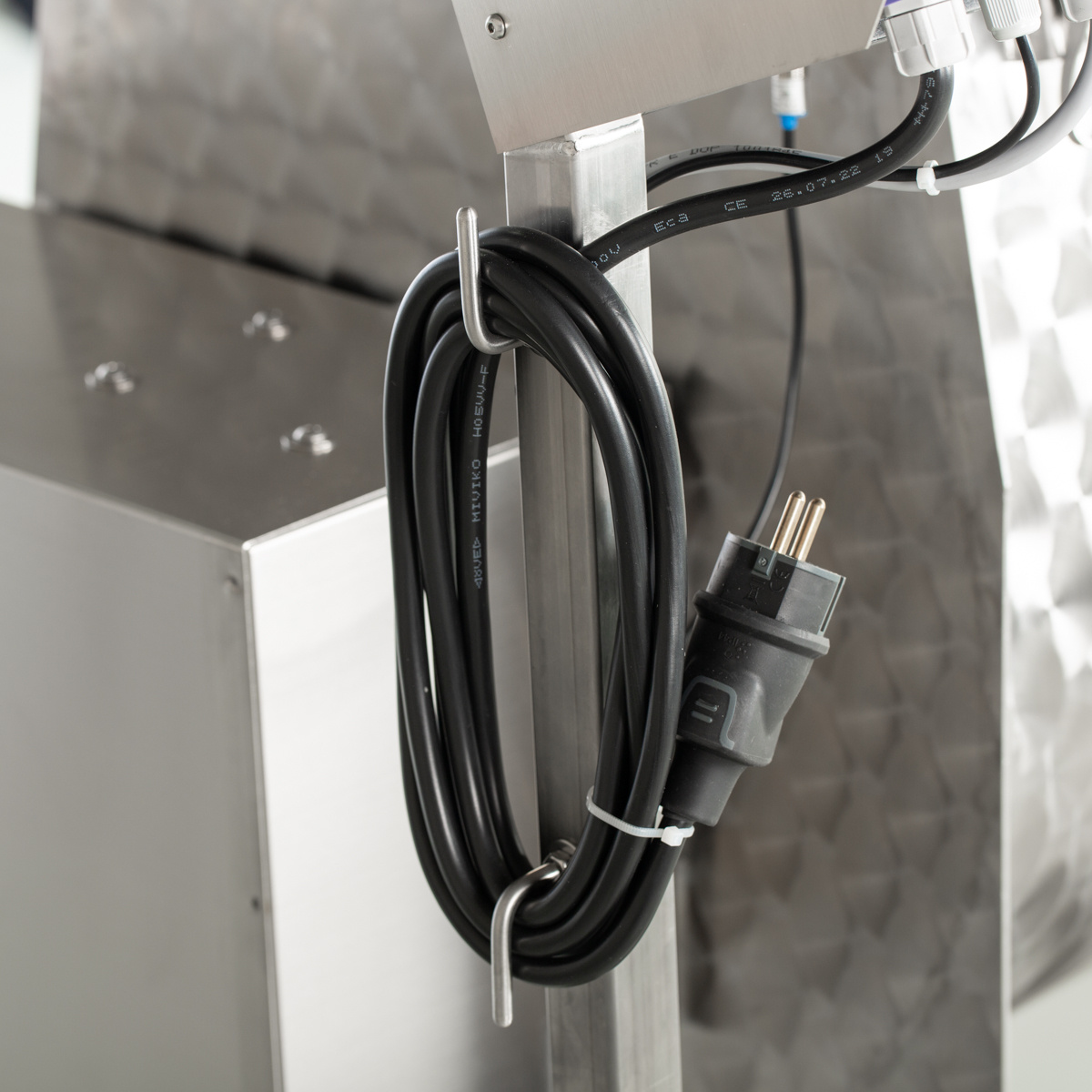 Milky FJ 100 C with a tilting mechanism